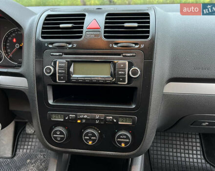 Красный Фольксваген Гольф, объемом двигателя 1.9 л и пробегом 305 тыс. км за 6600 $, фото 33 на Automoto.ua