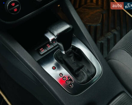 Червоний Фольксваген Гольф, об'ємом двигуна 1.39 л та пробігом 227 тис. км за 7800 $, фото 32 на Automoto.ua