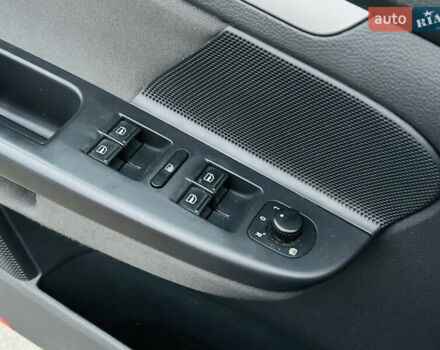 Червоний Фольксваген Гольф, об'ємом двигуна 1.39 л та пробігом 227 тис. км за 7800 $, фото 25 на Automoto.ua