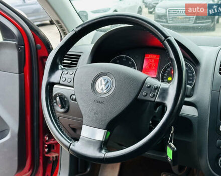 Червоний Фольксваген Гольф, об'ємом двигуна 1.39 л та пробігом 227 тис. км за 7800 $, фото 20 на Automoto.ua