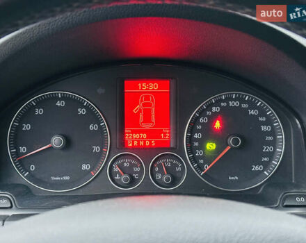 Червоний Фольксваген Гольф, об'ємом двигуна 1.39 л та пробігом 227 тис. км за 7800 $, фото 27 на Automoto.ua