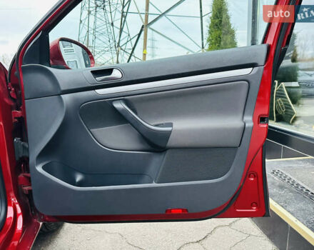 Червоний Фольксваген Гольф, об'ємом двигуна 1.39 л та пробігом 227 тис. км за 7800 $, фото 24 на Automoto.ua