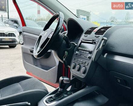 Червоний Фольксваген Гольф, об'ємом двигуна 1.39 л та пробігом 227 тис. км за 7800 $, фото 23 на Automoto.ua