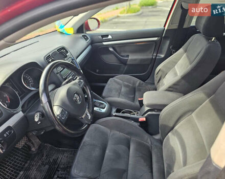 Червоний Фольксваген Гольф, об'ємом двигуна 1.6 л та пробігом 268 тис. км за 7900 $, фото 4 на Automoto.ua