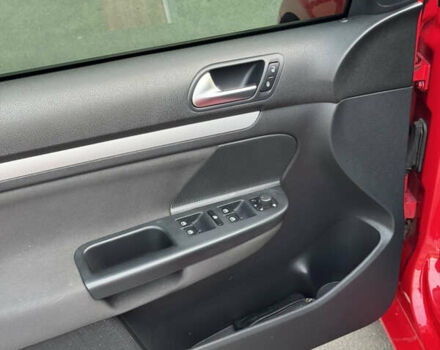 Фольксваген Гольф 2012 в Хмельницком на Automoto.ua Красный Фольксваген Гольф, объемом двигателя 1.6 л и пробегом 238 тыс. км за 7900 $, фото 8 на Automoto.ua