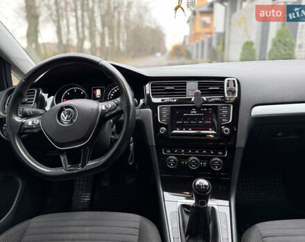 Красный Фольксваген Гольф, объемом двигателя 1.6 л и пробегом 233 тыс. км за 11500 $, фото 28 на Automoto.ua