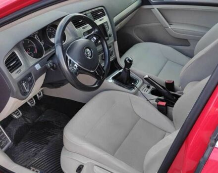 Фольксваген Гольф 2015 в Полтаве на Automoto.ua Красный Фольксваген Гольф, объемом двигателя 2 л и пробегом 133 тыс. км за 11250 $, фото 2 на Automoto.ua