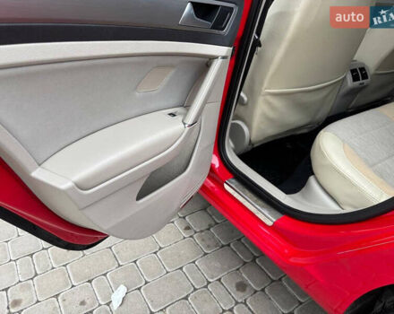 Красный Фольксваген Гольф, объемом двигателя 1.97 л и пробегом 357 тыс. км за 10700 $, фото 22 на Automoto.ua