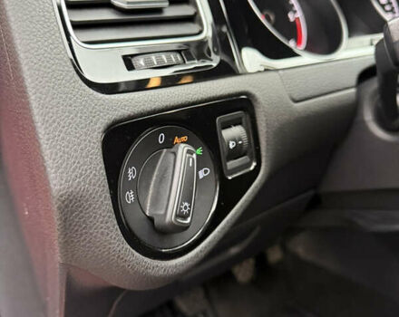 Красный Фольксваген Гольф, объемом двигателя 1.6 л и пробегом 233 тыс. км за 11500 $, фото 32 на Automoto.ua