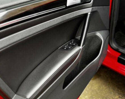 Красный Фольксваген Гольф, объемом двигателя 1.97 л и пробегом 201 тыс. км за 12400 $, фото 19 на Automoto.ua