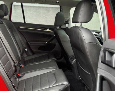 Красный Фольксваген Гольф, объемом двигателя 1.97 л и пробегом 201 тыс. км за 12400 $, фото 17 на Automoto.ua