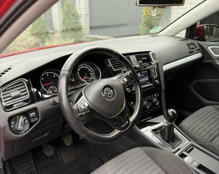 Красный Фольксваген Гольф, объемом двигателя 1.6 л и пробегом 233 тыс. км за 11500 $, фото 33 на Automoto.ua