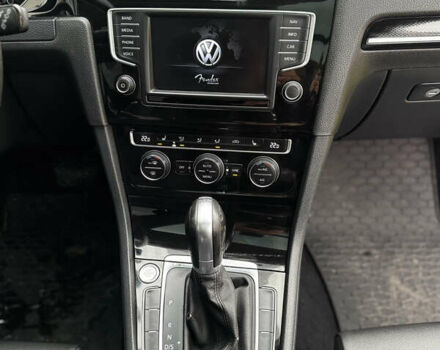 Красный Фольксваген Гольф, объемом двигателя 1.97 л и пробегом 201 тыс. км за 12400 $, фото 13 на Automoto.ua