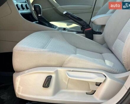 Красный Фольксваген Гольф, объемом двигателя 1.97 л и пробегом 177 тыс. км за 12400 $, фото 9 на Automoto.ua