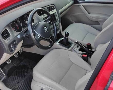 Фольксваген Гольф 2015 в Полтаве на Automoto.ua Красный Фольксваген Гольф, объемом двигателя 2 л и пробегом 133 тыс. км за 11250 $, фото 1 на Automoto.ua