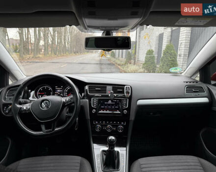 Красный Фольксваген Гольф, объемом двигателя 1.6 л и пробегом 233 тыс. км за 11500 $, фото 23 на Automoto.ua