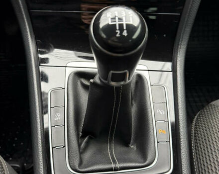 Красный Фольксваген Гольф, объемом двигателя 1.6 л и пробегом 233 тыс. км за 11500 $, фото 37 на Automoto.ua