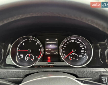 Красный Фольксваген Гольф, объемом двигателя 1.6 л и пробегом 233 тыс. км за 11500 $, фото 24 на Automoto.ua