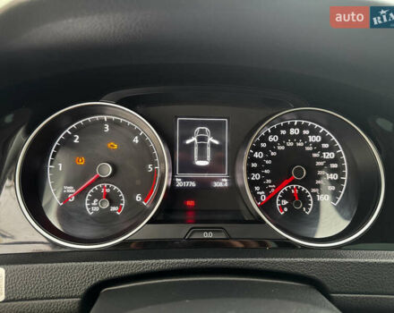 Красный Фольксваген Гольф, объемом двигателя 1.97 л и пробегом 201 тыс. км за 12400 $, фото 14 на Automoto.ua