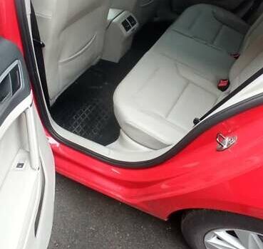 Красный Фольксваген Гольф, объемом двигателя 1.8 л и пробегом 175 тыс. км за 10000 $, фото 2 на Automoto.ua