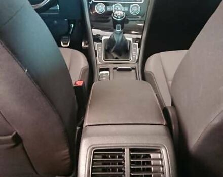 Красный Фольксваген Гольф, объемом двигателя 1.97 л и пробегом 273 тыс. км за 11900 $, фото 1 на Automoto.ua