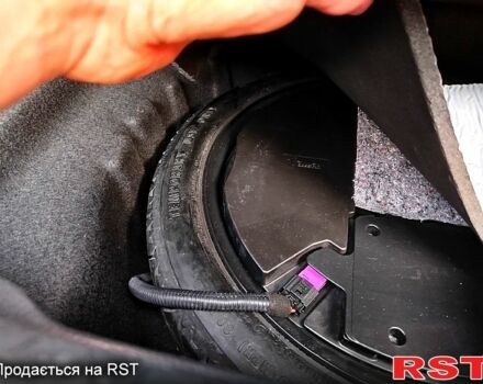 Червоний Фольксваген Гольф, об'ємом двигуна 2 л та пробігом 260 тис. км за 13500 $, фото 4 на Automoto.ua