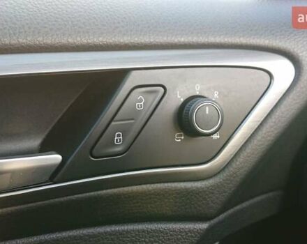 Красный Фольксваген Гольф, объемом двигателя 1.97 л и пробегом 273 тыс. км за 11900 $, фото 5 на Automoto.ua