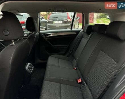 Красный Фольксваген Гольф, объемом двигателя 1.6 л и пробегом 233 тыс. км за 12700 $, фото 29 на Automoto.ua