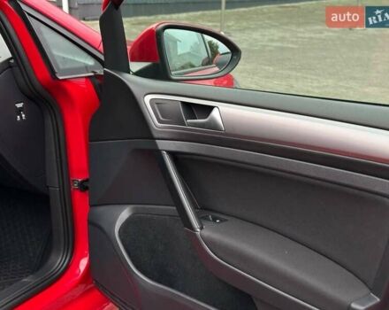 Красный Фольксваген Гольф, объемом двигателя 1.6 л и пробегом 233 тыс. км за 12700 $, фото 24 на Automoto.ua