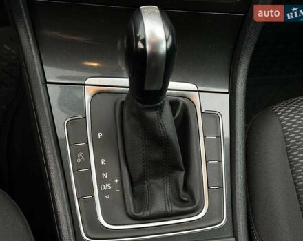 Красный Фольксваген Гольф, объемом двигателя 1.6 л и пробегом 233 тыс. км за 12700 $, фото 21 на Automoto.ua