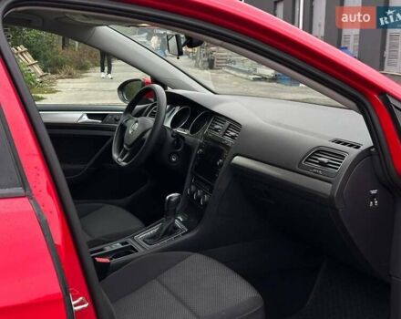 Красный Фольксваген Гольф, объемом двигателя 1.6 л и пробегом 233 тыс. км за 12700 $, фото 26 на Automoto.ua