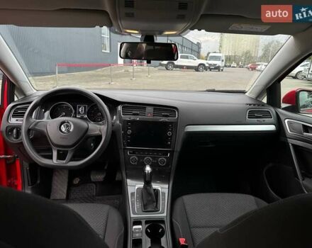 Красный Фольксваген Гольф, объемом двигателя 1.6 л и пробегом 233 тыс. км за 12700 $, фото 18 на Automoto.ua