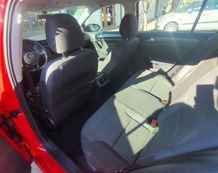 Фольксваген Гольф 2017 в Полтаве на Automoto.ua Красный Фольксваген Гольф, объемом двигателя 1.8 л и пробегом 90 тыс. км за 14900 $, фото 2 на Automoto.ua