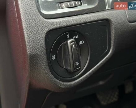 Красный Фольксваген Гольф, объемом двигателя 1.6 л и пробегом 233 тыс. км за 12700 $, фото 17 на Automoto.ua