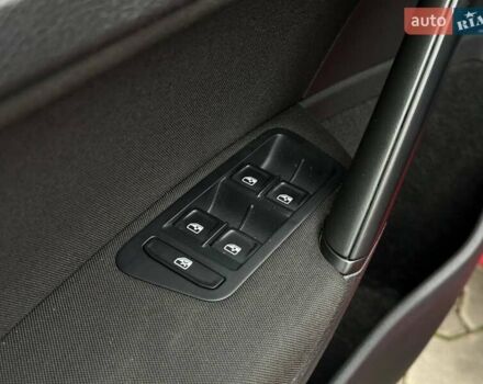 Красный Фольксваген Гольф, объемом двигателя 1.6 л и пробегом 233 тыс. км за 12700 $, фото 15 на Automoto.ua