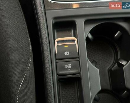 Красный Фольксваген Гольф, объемом двигателя 1.6 л и пробегом 233 тыс. км за 12700 $, фото 20 на Automoto.ua