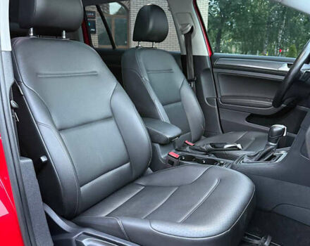 Червоний Фольксваген Гольф, об'ємом двигуна 1.4 л та пробігом 376 тис. км за 10399 $, фото 15 на Automoto.ua