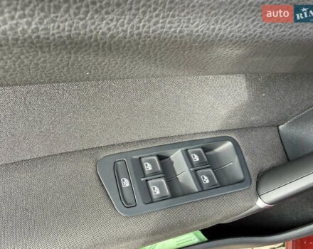 Красный Фольксваген Гольф, объемом двигателя 1.97 л и пробегом 105 тыс. км за 19800 $, фото 19 на Automoto.ua