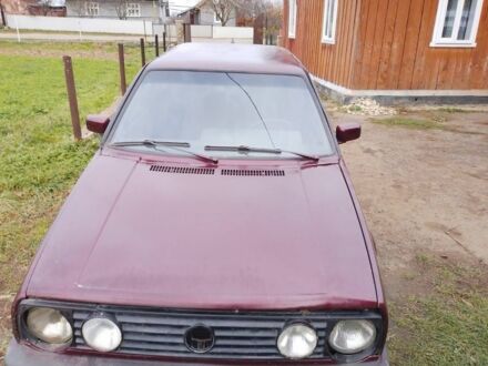 Красный Фольксваген Гольф, объемом двигателя 1.6 л и пробегом 220 тыс. км за 350 $, фото 1 на Automoto.ua