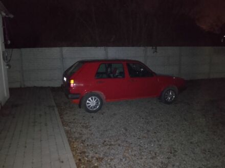 Красный Фольксваген Гольф, объемом двигателя 1.6 л и пробегом 150 тыс. км за 1800 $, фото 1 на Automoto.ua