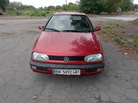 Фольксваген Гольф 1993 в Ровно на Automoto.ua Красный Фольксваген Гольф, объемом двигателя 1.8 л и пробегом 250 тыс. км за 1200 $, фото 1 на Automoto.ua
