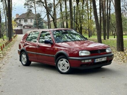 Красный Фольксваген Гольф, объемом двигателя 1.6 л и пробегом 280 тыс. км за 2000 $, фото 1 на Automoto.ua