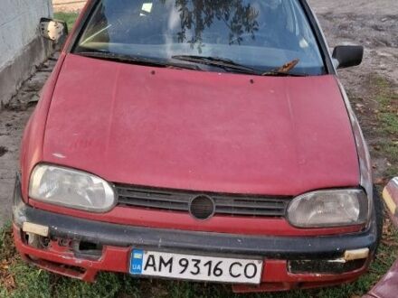 Красный Фольксваген Гольф, объемом двигателя 1.6 л и пробегом 367 тыс. км за 650 $, фото 1 на Automoto.ua