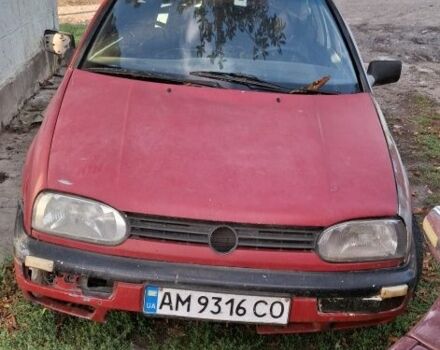 Красный Фольксваген Гольф, объемом двигателя 1.6 л и пробегом 367 тыс. км за 650 $, фото 1 на Automoto.ua