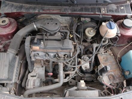 Фольксваген Гольф 1994 в Звенигородка на Automoto.ua Красный Фольксваген Гольф, объемом двигателя 1.8 л и пробегом 162 тыс. км за 1100 $, фото 1 на Automoto.ua