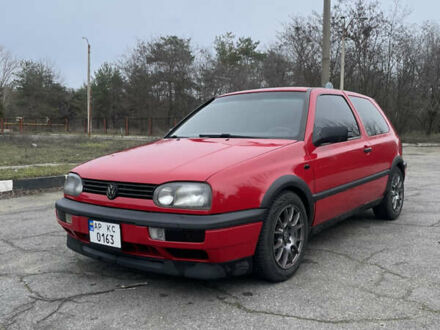 Красный Фольксваген Гольф, объемом двигателя 1.6 л и пробегом 400 тыс. км за 2800 $, фото 1 на Automoto.ua