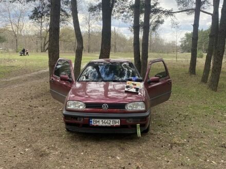 Красный Фольксваген Гольф, объемом двигателя 1.8 л и пробегом 250 тыс. км за 2000 $, фото 1 на Automoto.ua