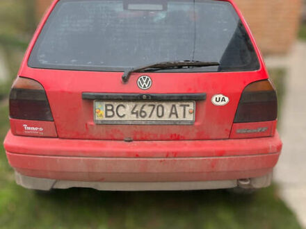 Красный Фольксваген Гольф, объемом двигателя 1.8 л и пробегом 260 тыс. км за 800 $, фото 1 на Automoto.ua