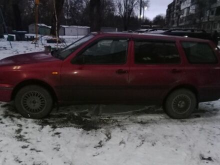 Красный Фольксваген Гольф, объемом двигателя 1.9 л и пробегом 300 тыс. км за 3000 $, фото 1 на Automoto.ua