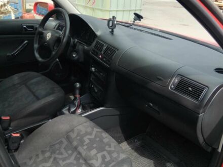 Фольксваген Гольф 1998 в Виннице на Automoto.ua Красный Фольксваген Гольф, объемом двигателя 1.4 л и пробегом 341 тыс. км за 3600 $, фото 1 на Automoto.ua